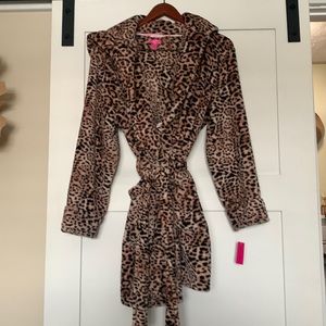 Betsey Johnson fleece cheetah print short robe BNWT
